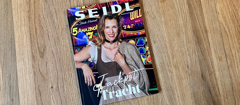 Paar in Tracht beim Essen